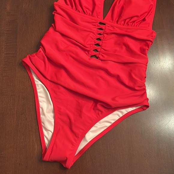 Brand New Cupshe Red One-Piece Swimsuit Cutouts V-Neck Criss Cross Tie Back - Picture 6 of 16